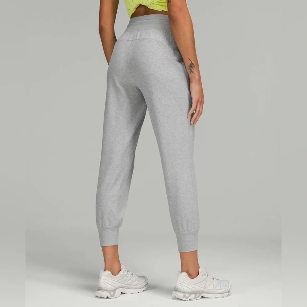 Lululemon heather gray sweatpants/joggers size size 4